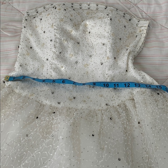 Beautiful hand beaded gown💖👰🏼 - Picture 8 of 9